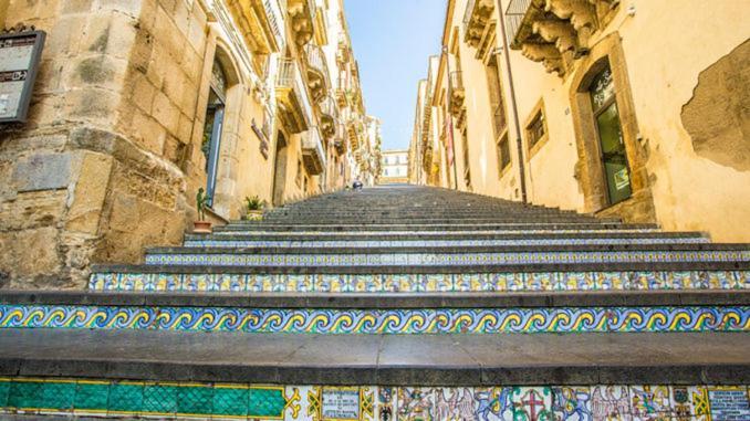 A Due Passi Dalla Scalinata Rooms Caltagirone Exterior photo